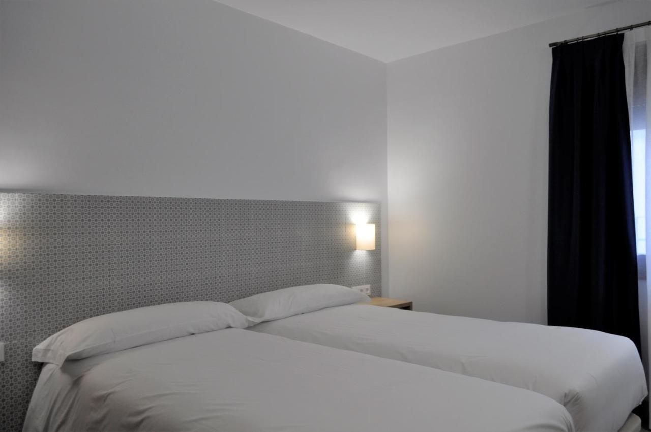 Hostal Restaurante Villa De ブリウエガ エクステリア 写真