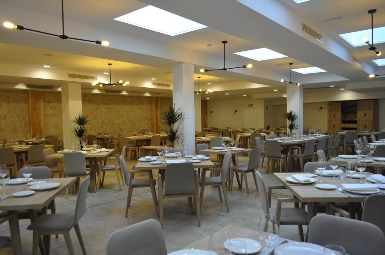 Hostal Restaurante Villa De ブリウエガ エクステリア 写真