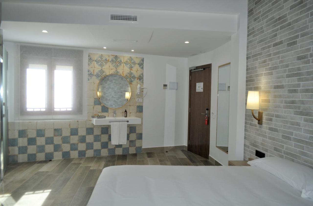 Hostal Restaurante Villa De ブリウエガ エクステリア 写真
