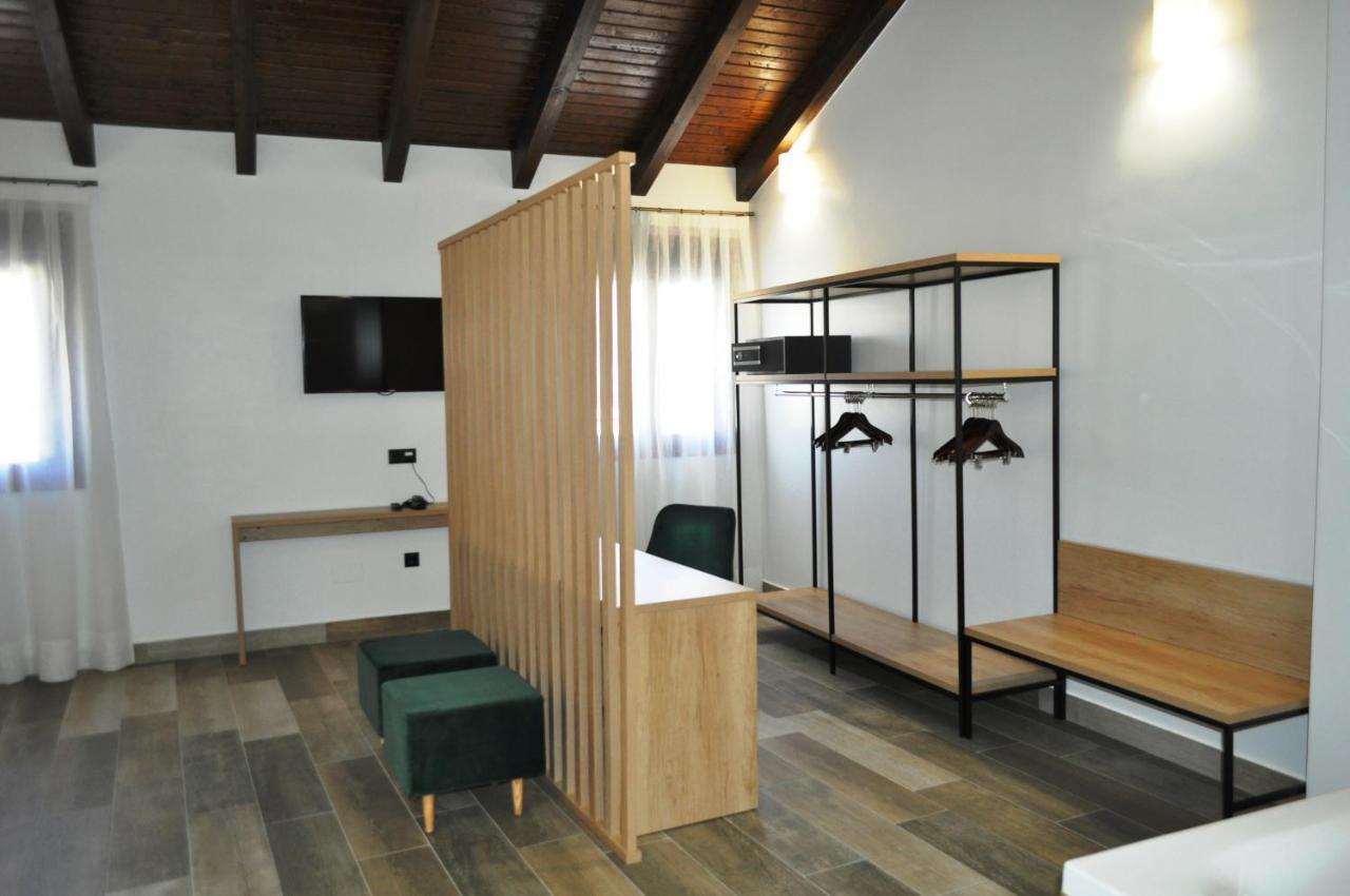 Hostal Restaurante Villa De ブリウエガ エクステリア 写真