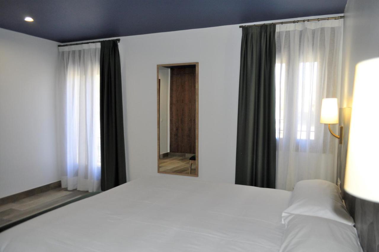 Hostal Restaurante Villa De ブリウエガ エクステリア 写真